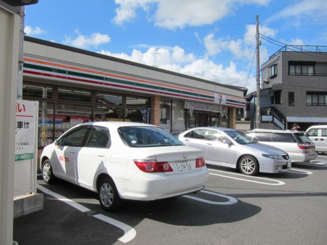 Convenience store. 320m to Seven-Eleven (convenience store)