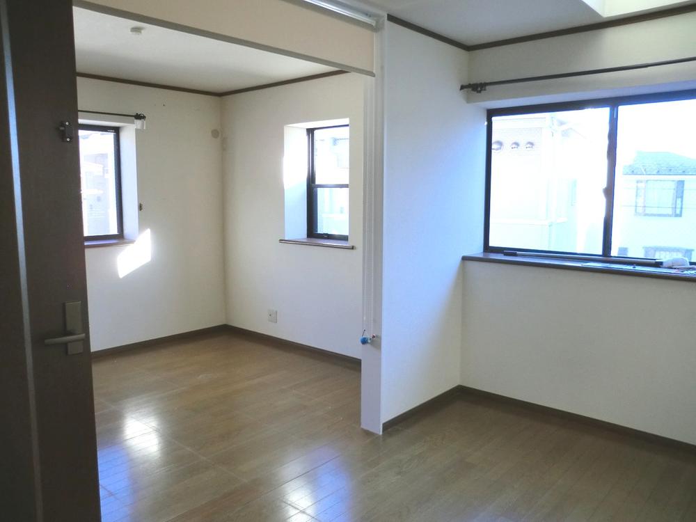 Non-living room. 2F Western-style: You can use it as also 1 room, separated in two rooms. 