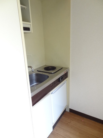 Kitchen. It is with electric stove ☆