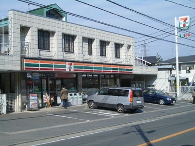 Convenience store. Seven-Eleven (convenience store) to 200m