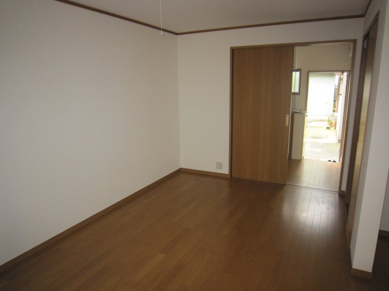 Other room space. Western-style entrance side