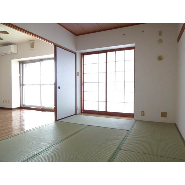 Living and room. Japanese-style room 6 quires