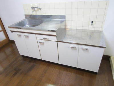 Kitchen. Is a convenient two-burner stove installation Allowed kitchen towards the self-catering school.