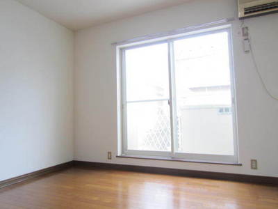 Other room space. It is a beautiful room with air conditioning ☆  ☆