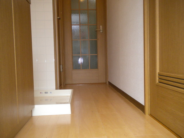 Other room space. Entrance hall there is heating and cooling efficiency up!