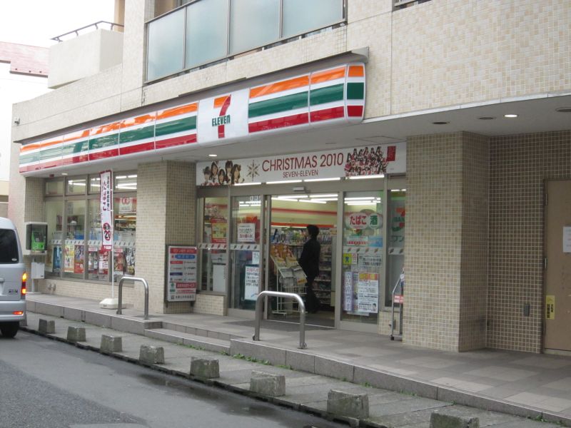 Convenience store. Seven-Eleven (convenience store) to 200m