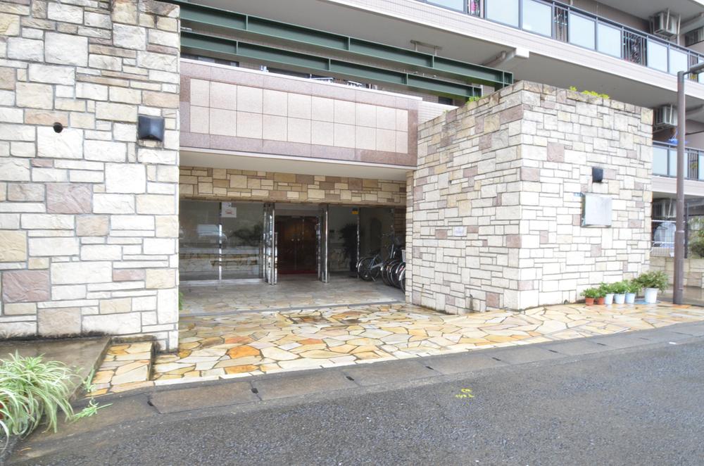 Entrance. Please enter from well-managed entrance