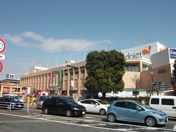 Supermarket. 700m to Daiei Mukogaoka store (Super)