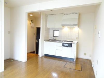 Kitchen. Excellent lighting and ventilation, Airy living-dining