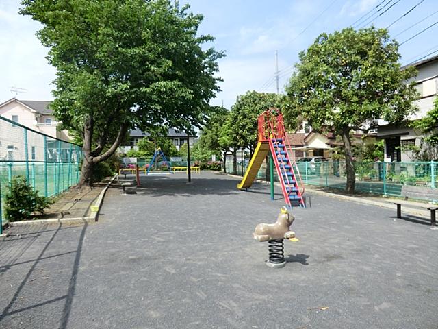 park. Shukugawara is bright park that is in the 615m residential area to the South Park.
