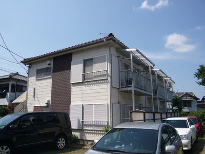 Building appearance. Shopping at the nearby convenience store is also a breeze.