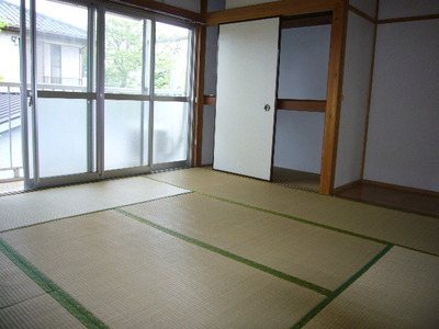 Living and room. 8 pledge a Japanese-style room is a healing space.