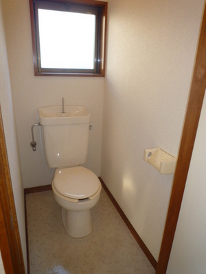 Toilet. Pat ventilation because there is also a window!