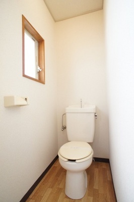 Toilet. There is also a ventilation window also is perfect ☆ 