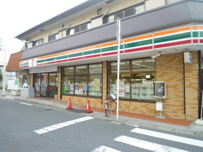 Convenience store. 180m to Seven-Eleven (convenience store)