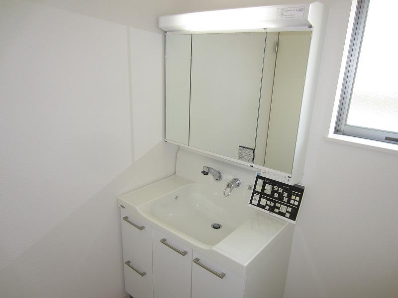 Wash basin, toilet