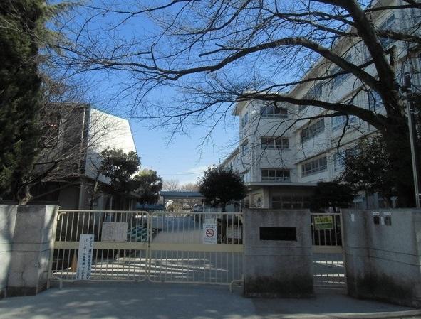 Primary school. Because there is a primary school in the 125m property close to Mita Elementary School, It is conveniently located to school children.