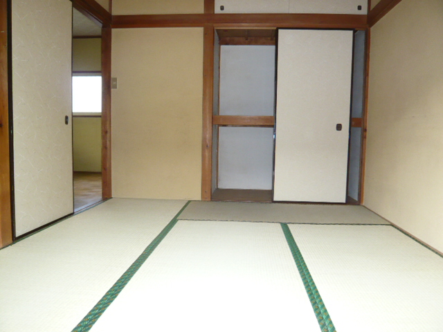 Living and room. 6 is a Pledge of Japanese-style room. 