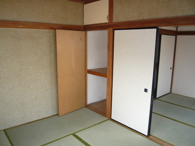 Living and room. There is also a Japanese-style room is a storage space the mind settle down ☆ 