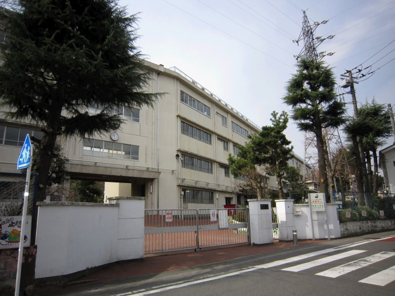 Primary school. AzumaKan up to elementary school (elementary school) 230m