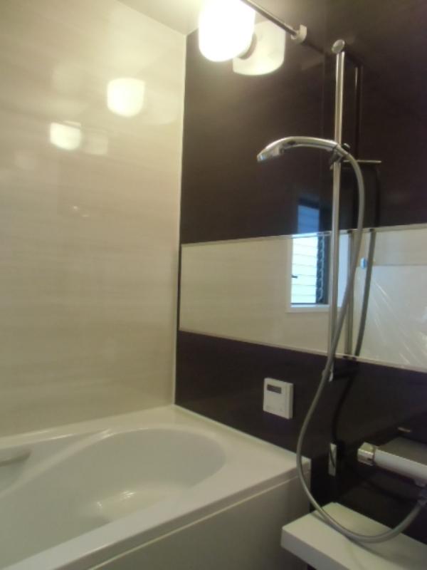 Bathroom. Spacious bathroom units of 1 pyeong type! Mirror Wide Type!