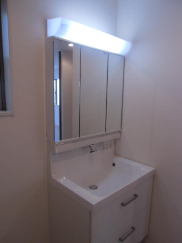 Wash basin, toilet. Vanity triple mirror! Also it comes with storage in the lower!