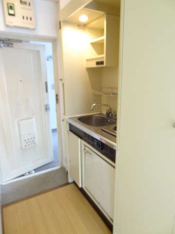 Kitchen. It is with electric stove ☆