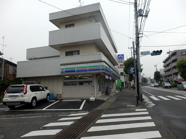 Convenience store. Three F until the (convenience store) 500m