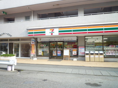 Convenience store. 80m until the Seven-Eleven (convenience store)