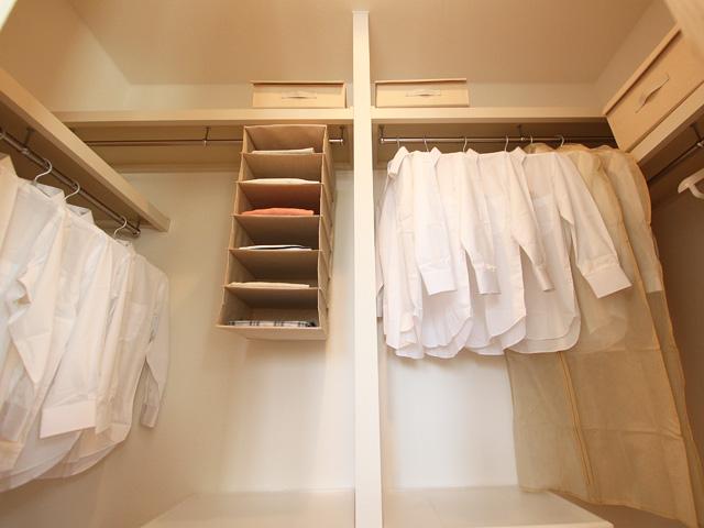 Same specifications photos (Other introspection). Large closet in the (walk-in closet construction cases) main bedroom, Since it is a large amount to put away the luggage, You keep always tidy rooms.