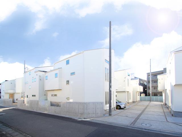 Local appearance photo. In the calm streets, It appeared all 11 buildings of condominiums! Newly built single-family design and natural materials of the Women's perspective, "Nakano Island" station, "Ikuta" station, "Mukogaoka amusement" station use.  [Local Photos]