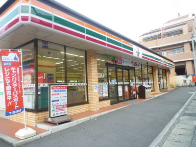 Convenience store. 320m to Seven-Eleven (convenience store)