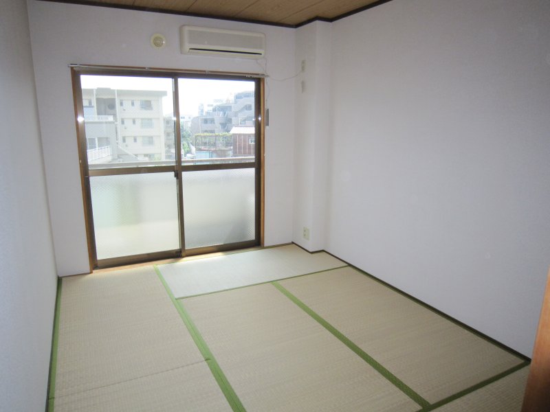 Other room space. Japanese-style room window side