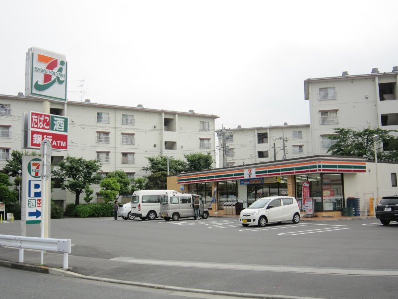 Convenience store. Seven-Eleven (convenience store) up to 100m