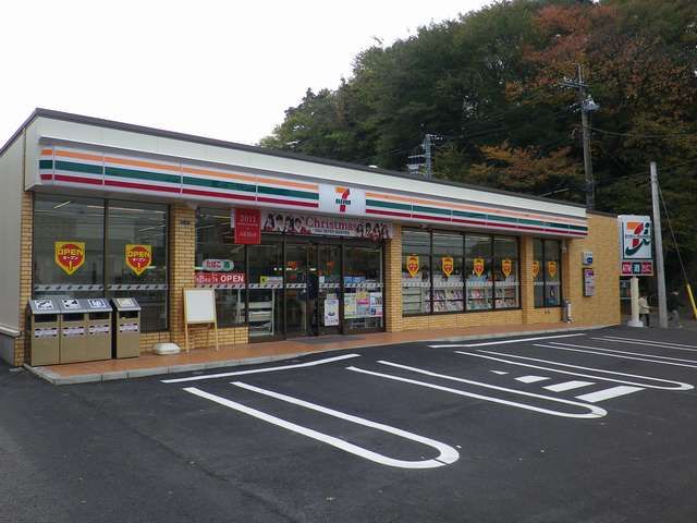 Convenience store. 190m to Seven-Eleven (convenience store)