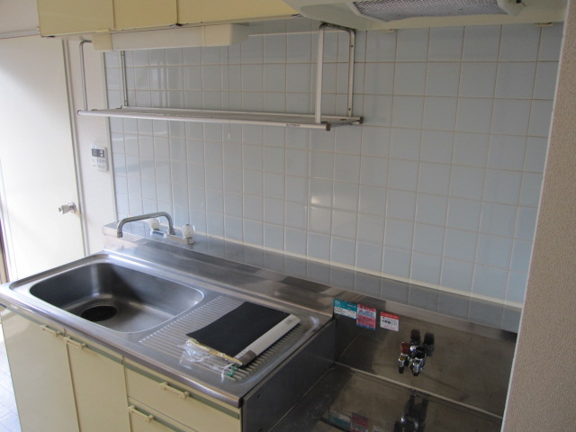 Kitchen. Mukogaoka Amusement real estate apartment for rent security surface relief of the room