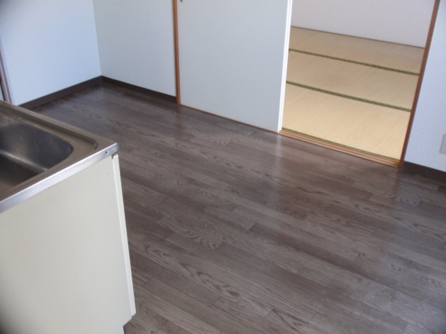 Living and room. Mukogaoka Amusement real estate apartment for rent security surface relief of the room