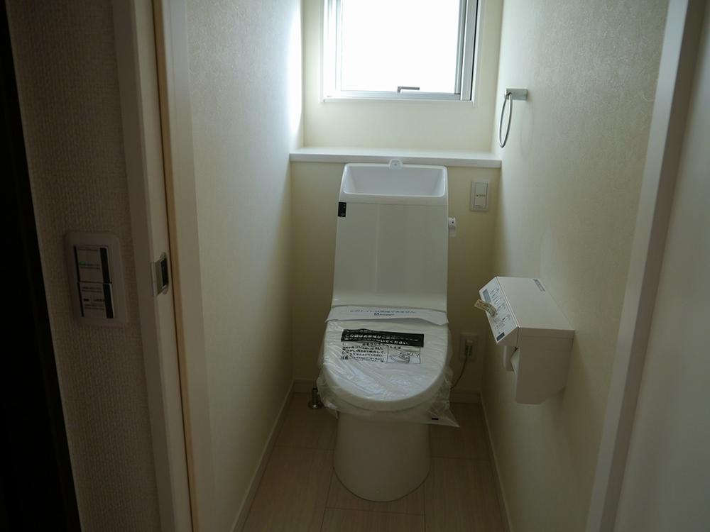 Toilet. Yes window ・ With Washlet