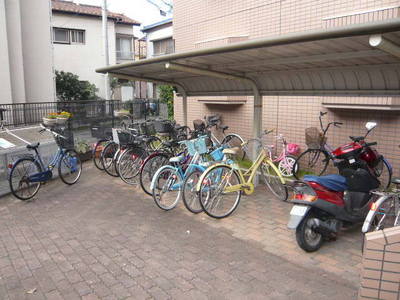 Other common areas. There yard bicycle.