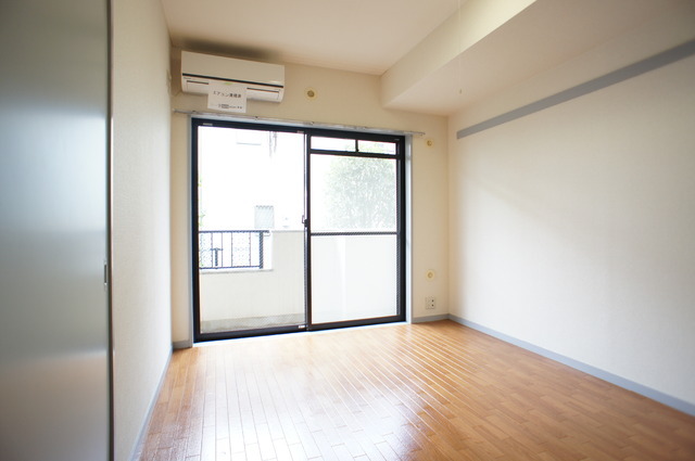 Living and room. Balcony side Western-style.