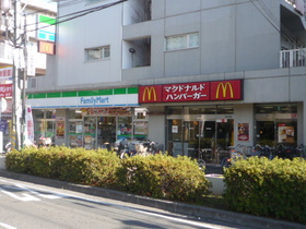 Convenience store. Family Mart (convenience store) to 200m