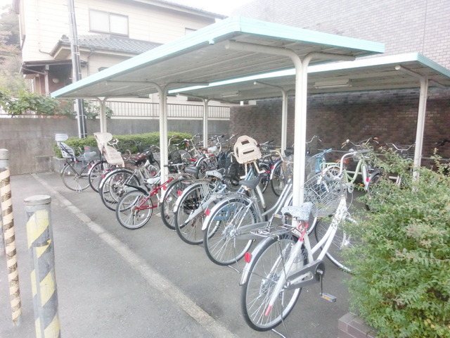 Other common areas. It is also a bicycle parking lot of peace of mind a rainy day with a roof