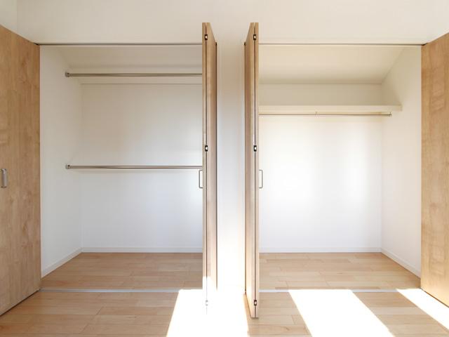Receipt. Closet which is provided to each room is very convenient because the hanger hook is attached. You Katazuki is clean the room every day.