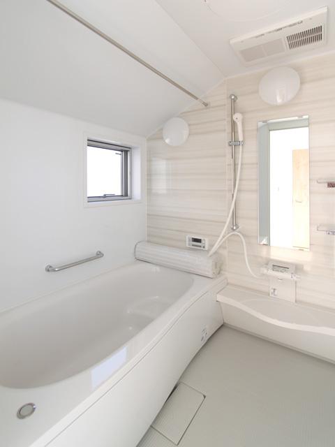 Bathroom. Bathroom of private emphasis is located on the third floor. Put you to leisurely bath without hesitation even at night. With bathroom ventilation drying heating function.