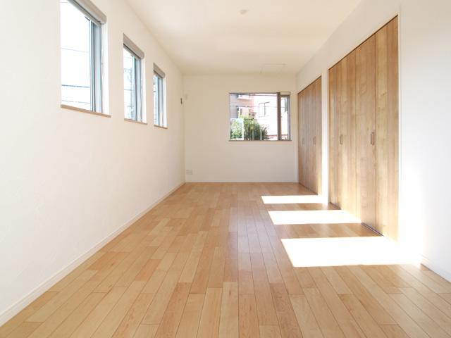 Non-living room. The third floor of the master bedroom there is a breadth of 9 tatami minute. Sufficient sunshine plug from the four windows, Us the comfort plus.