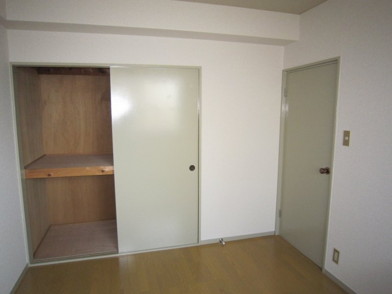 Other room space. Western-style 5 Pledge