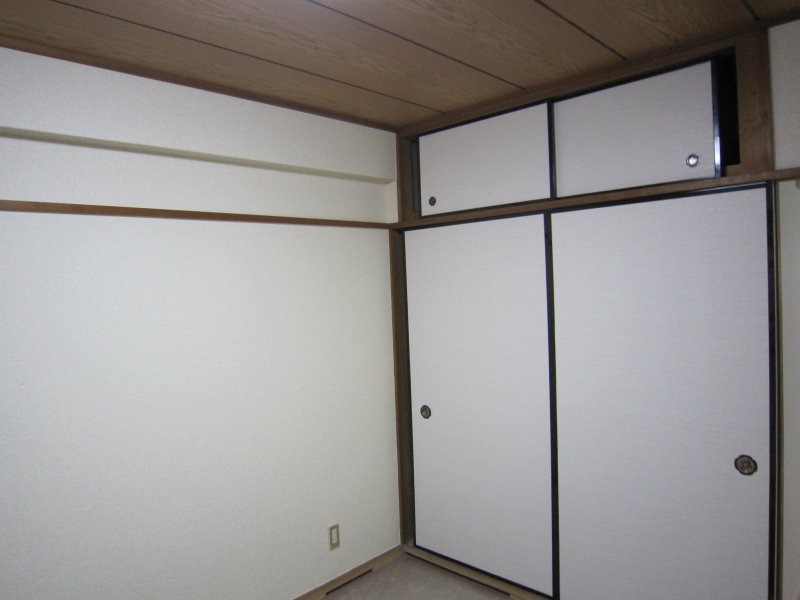 Other room space. Japanese-style room 6 quires