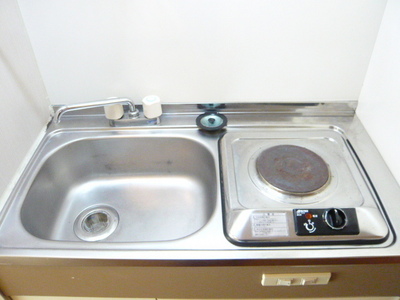 Kitchen. Happy with stove kitchen table