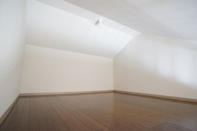 Other room space. The room spacious and take advantage of the loft