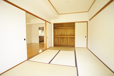 Living and room. As it is purring even nap because there is a Japanese-style room. It is a healing space.